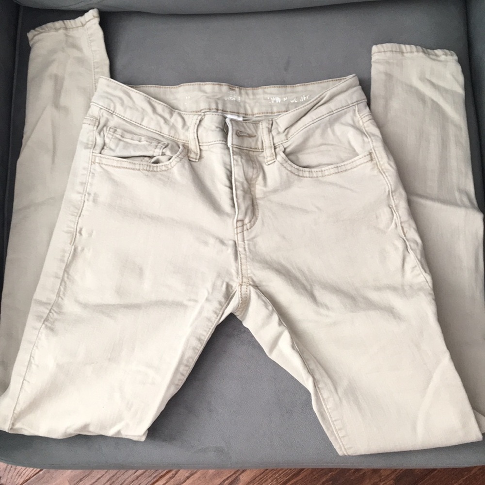 Khaki skinny jeans.